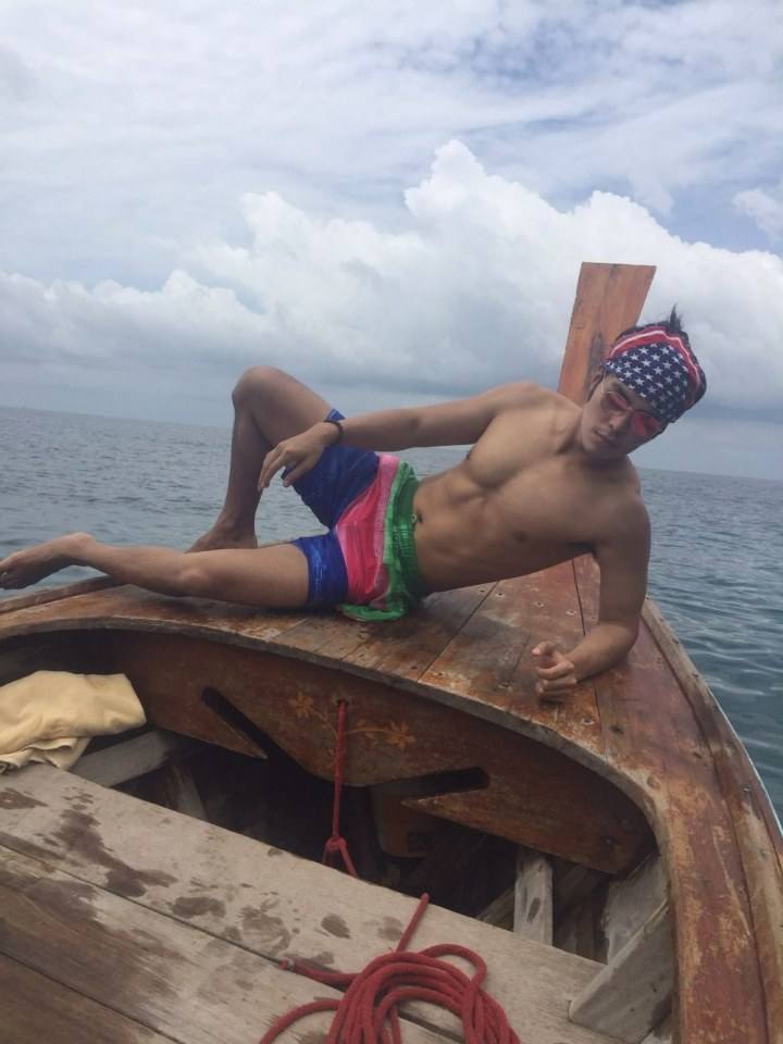 เอนตัวมากกว่านี้ 2,389