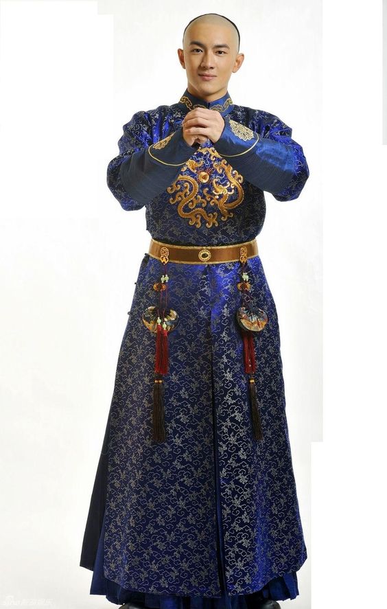 ฉลองพระองค์ฮ่องเต้: เสื้อคลุมมังกรและสัญลักษณ์แห่งองค์จักรพรรดิ