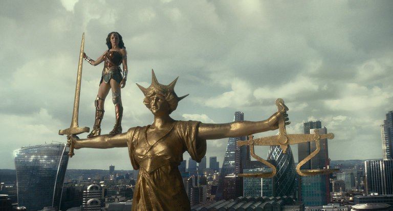 พลังพิเศษของ Wonder Woman ใน Justice League พร้อมชมคลิบชัดๆแบบ HD ก่อนโดนลบ