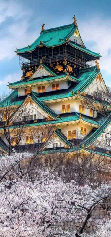 ปราสาทโอซาก้า (Osaka Castle) ตั้งอยู่ที่ จังหวัดโอซาก้า สร้างขึ้นโดยโชกุนโทโยะโตมิ ฮิเดโยชิ (Toyotomi Hideyoshi)