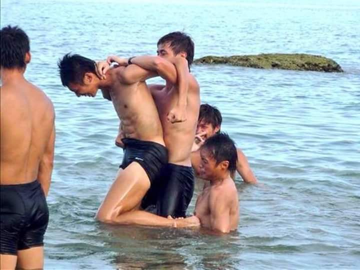 ผู้ชายเล่นอะไรกันก็ไม่รู้ค่ะพี่ตา 2,408