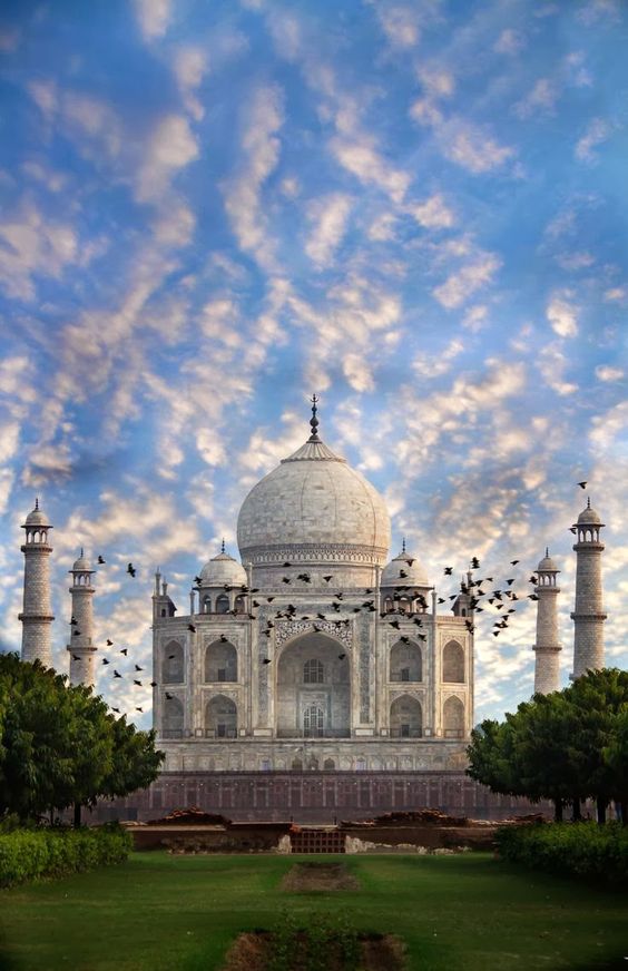 ความยิ่งใหญ่ ของ อินเดีย กับ  ทัชมาฮาล : อนุสรณ์สถานแห่งความรัก