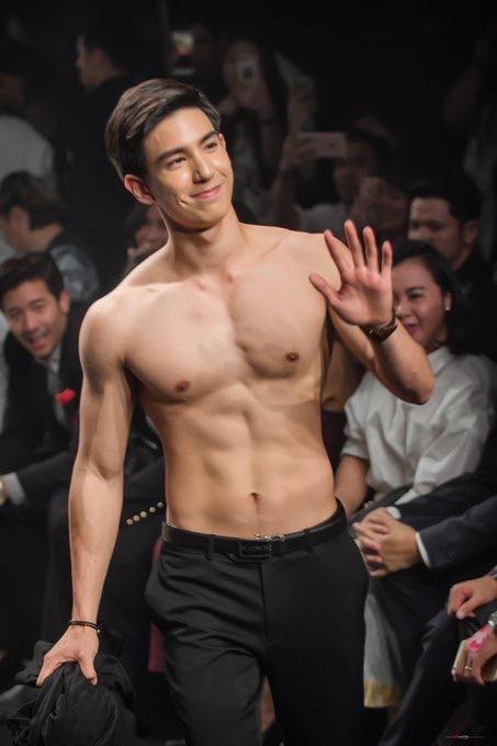 ถอดโชว์รวมๆหล่อๆ