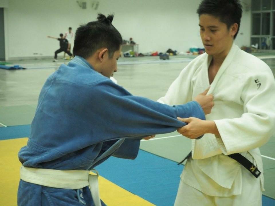 การกระทำที่เกิดขึ้นกับร่างกายผู้ชาย 2,416