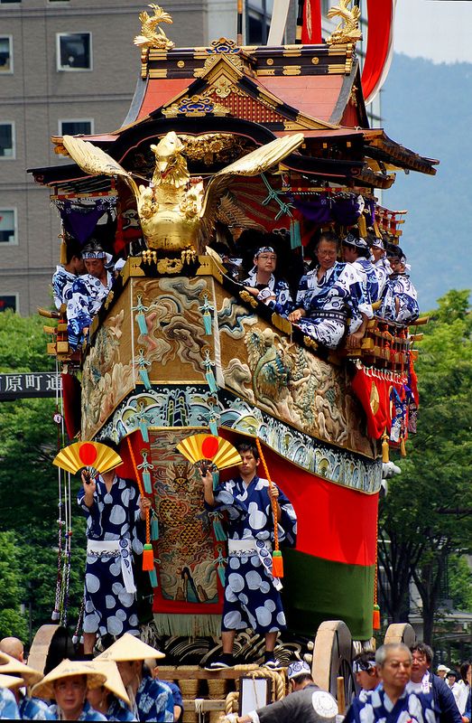 ความยิ่งใหญ่ ของ  ความเชื่อทางศาสนา ชาวญี่ปุ่น