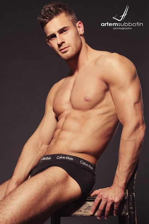 Eye Candy: Roman Dowidoff for ES Collection Russia