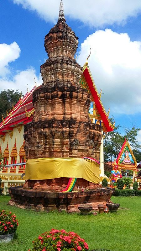 โบราณสถาน พระธาตุเมืองจันทร์และสิม จังหวัดศรีสะเกษ