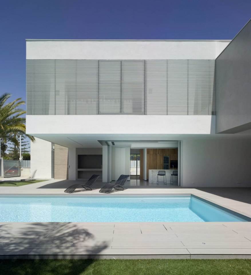 Villa ZüV by Tomás Amat Estudio de Arquitectura