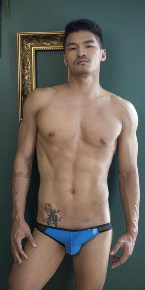 hot male 527 (18+)