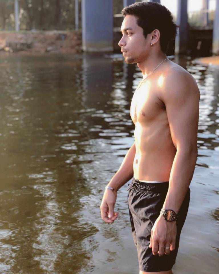 หล่อขอเลีย