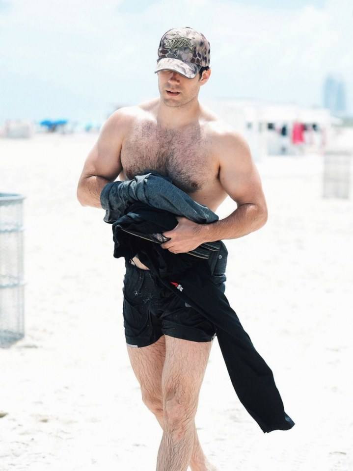 Henry cavill ‏2