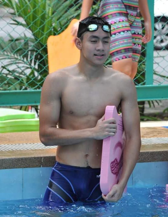 หนุ่มนักว่ายน้ำคนนี้น่ารักจัง ใครมีวาปบ้าง