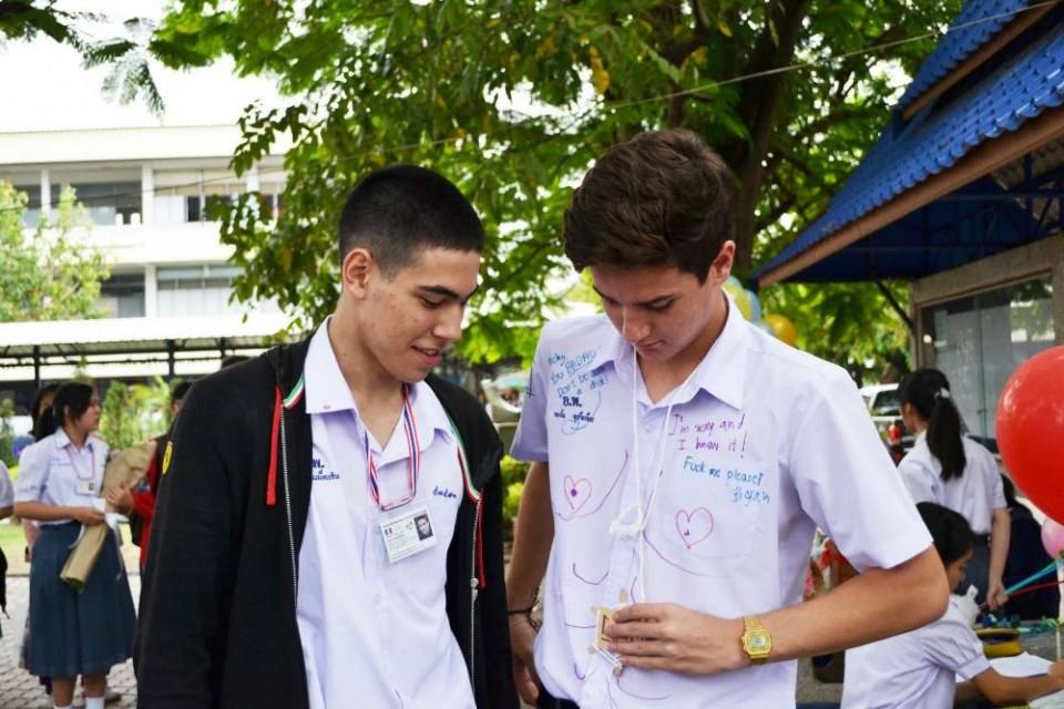 นักเรียนไทย  หัวใจหล่อเหลา  3,173