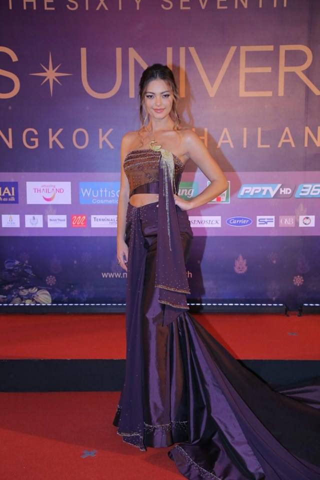 Miss Universe 2018 งามสวยสง่าในชุดราตรีผ้าไหมไทย จากงาน Thai Night
