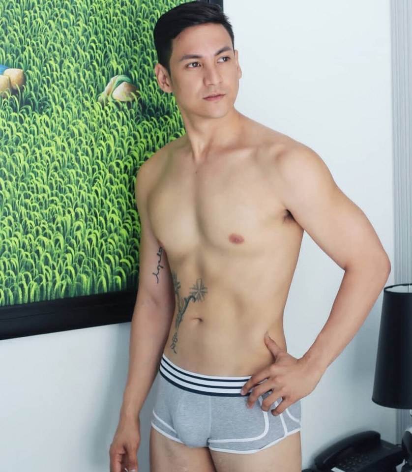Sexy nudity gay guys 15
