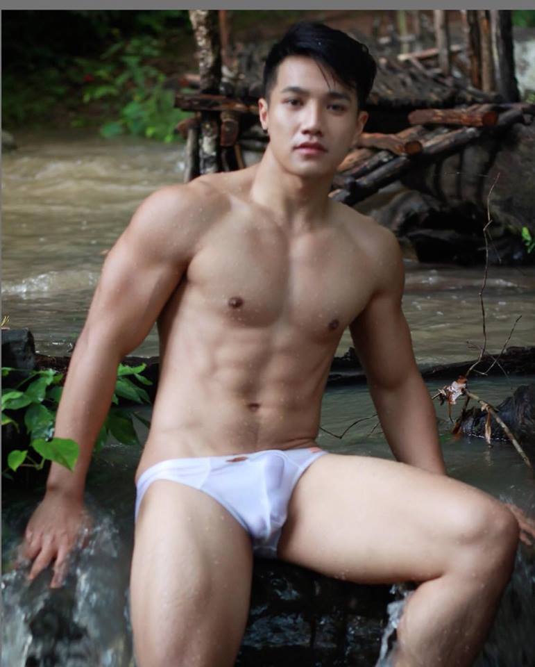 หนุ่มหล่อขึ้นปก 77