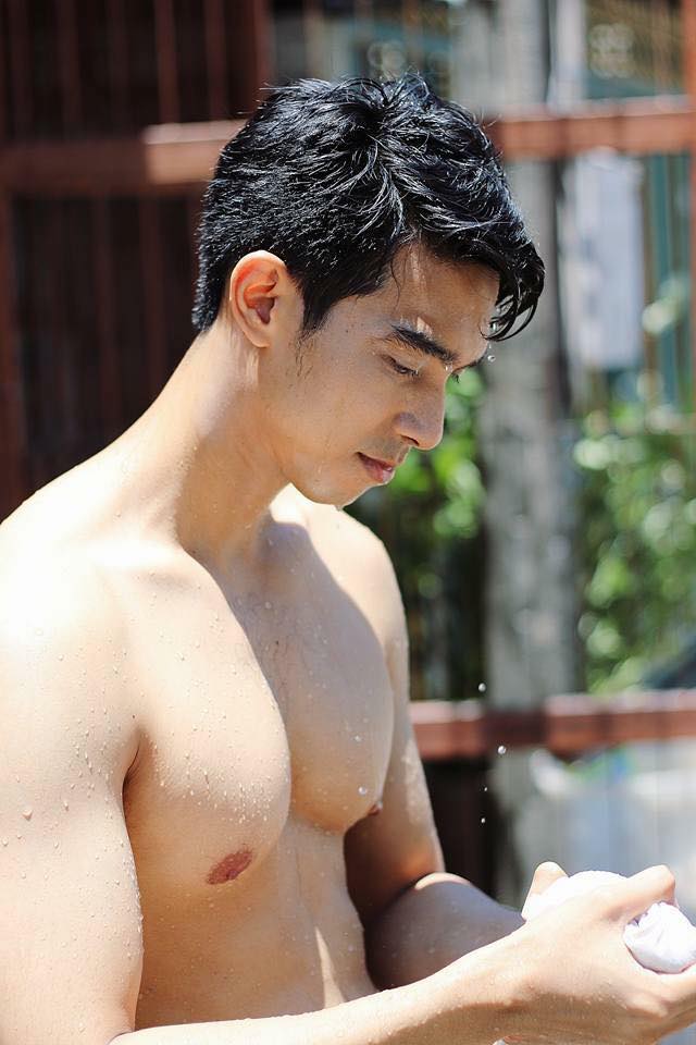 หล่อลีน ขาวอมชมพู