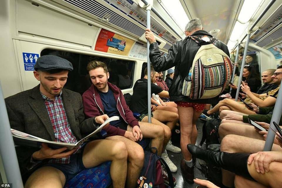 รถไฟสาย"ไม่สวมกางเกง"