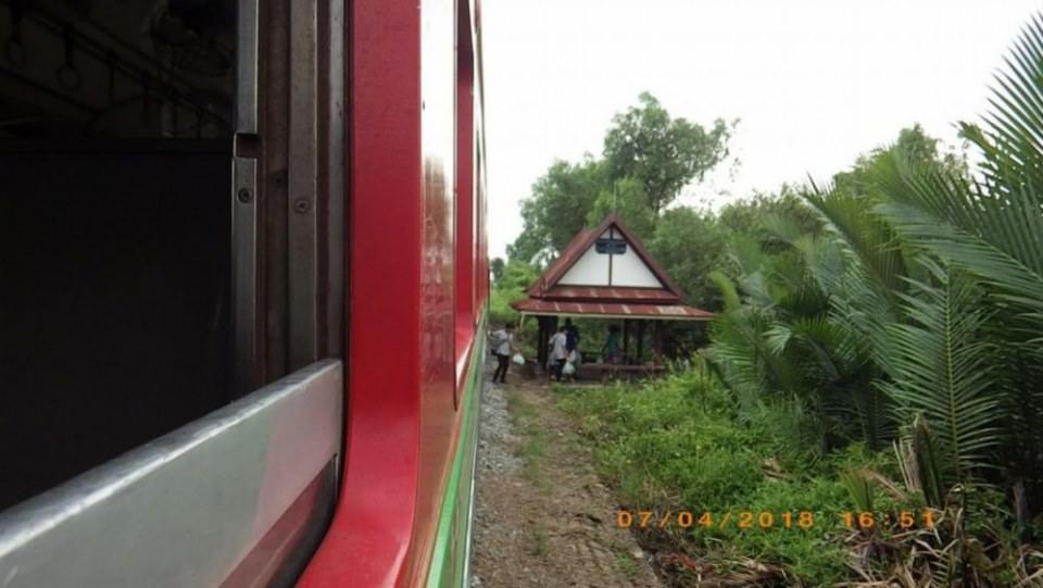 ข้างทางรถไฟสายแม่กลอง(ช่วงบ.แหลม ไป บ.กาหลง)