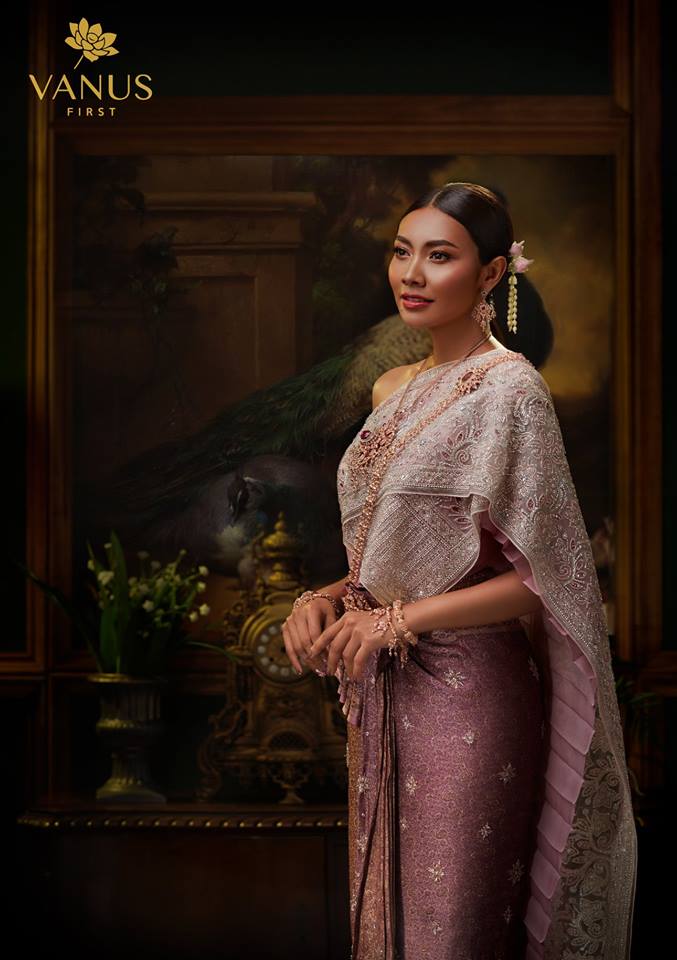 แก้ม วิชญาณี  เปียกลิ่น งามสง่าในชุดไทย Vanus Couture - วนัช กูตูร์ #Thailand