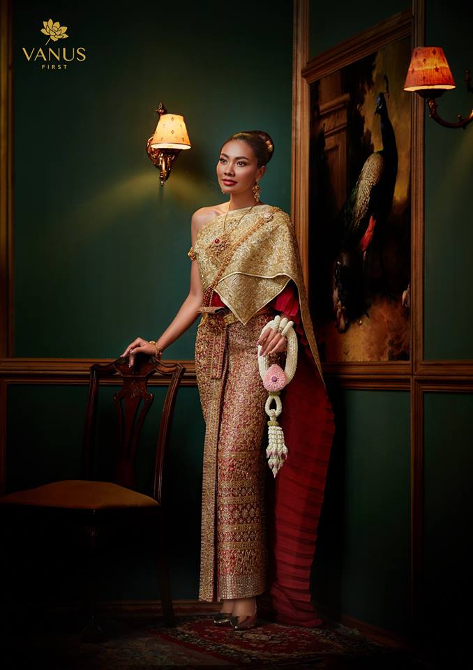 แก้ม วิชญาณี  เปียกลิ่น งามสง่าในชุดไทย Vanus Couture - วนัช กูตูร์ #Thailand