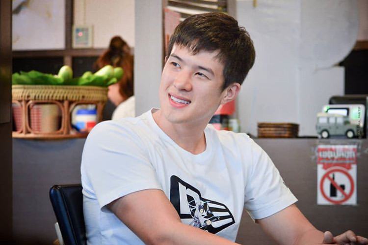 เจมส์ มาร์ จับ ใบดำ