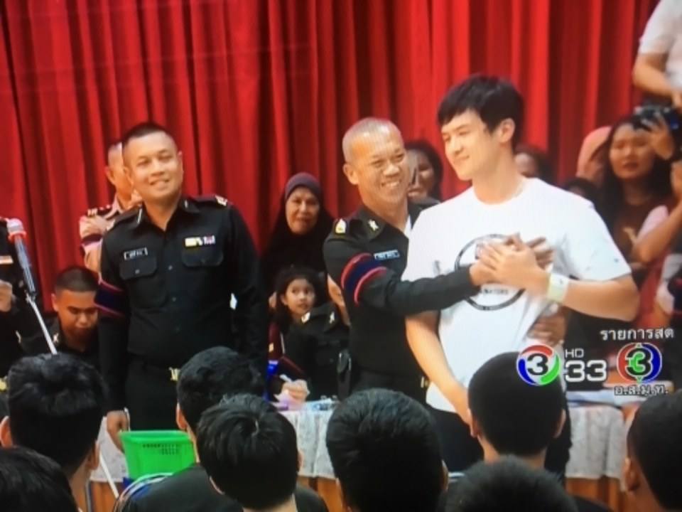 เจมส์ มาร์ จับ ใบดำ