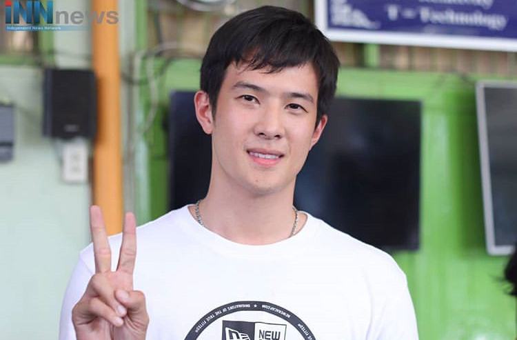 เจมส์ มาร์ จับ ใบดำ