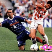 มาดูกันซิว่าบนสนามนักฟุตบอลเขาทำอะไรกัลย์