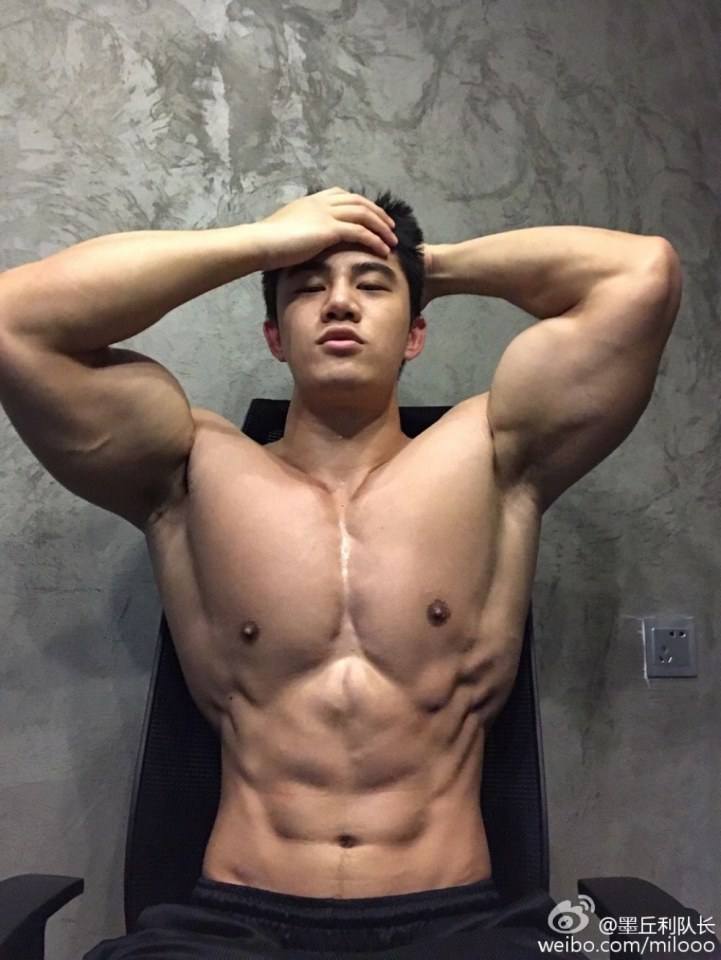 Muscle Asian Hunk