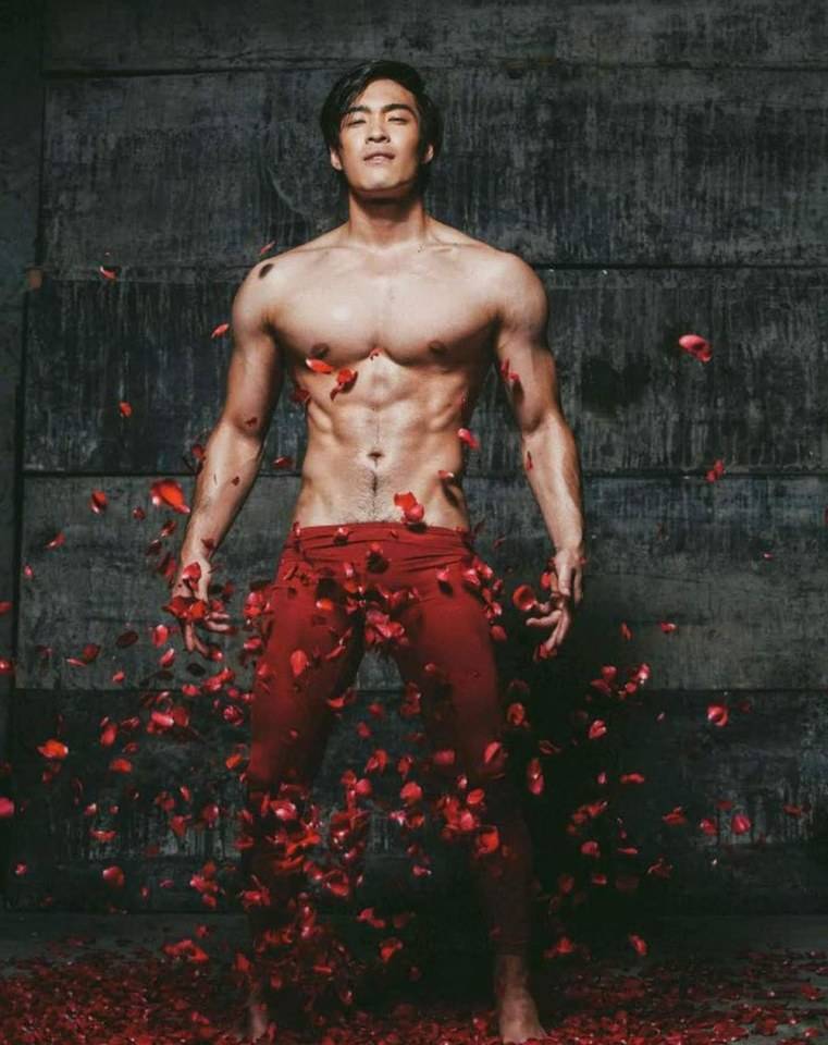 หนุ่มหล่อขึ้นปก 212