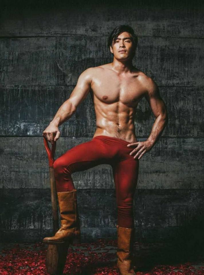 หนุ่มหล่อขึ้นปก 212