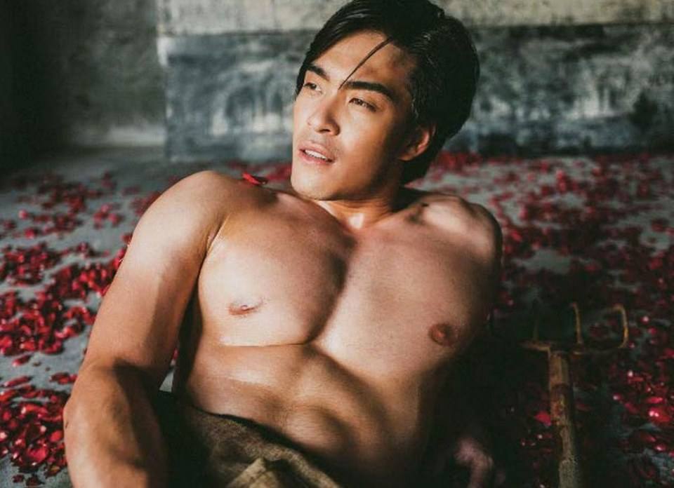 หนุ่มหล่อขึ้นปก 212