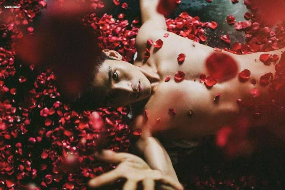 หนุ่มหล่อขึ้นปก 212