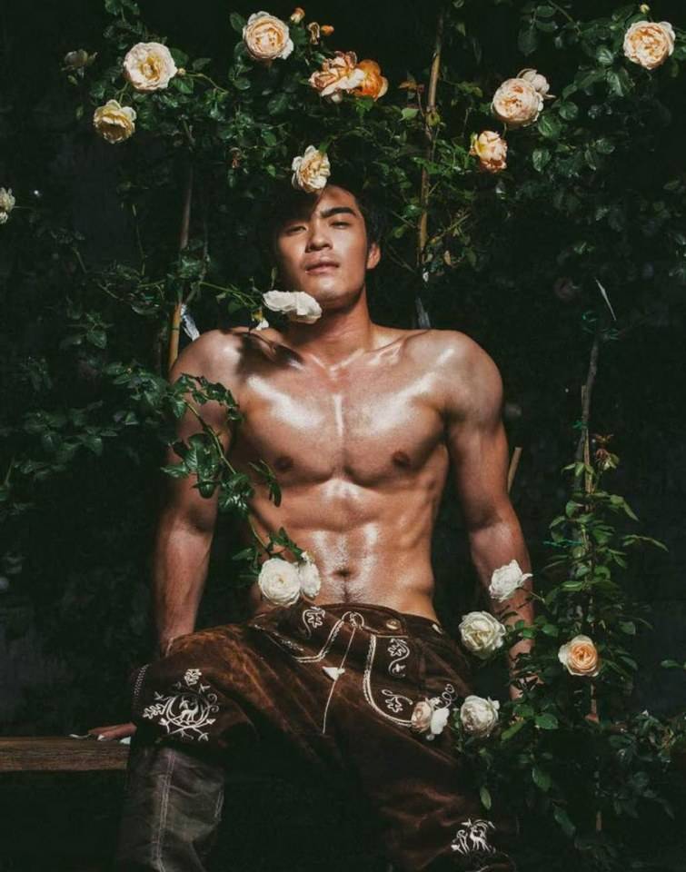 หนุ่มหล่อขึ้นปก 212