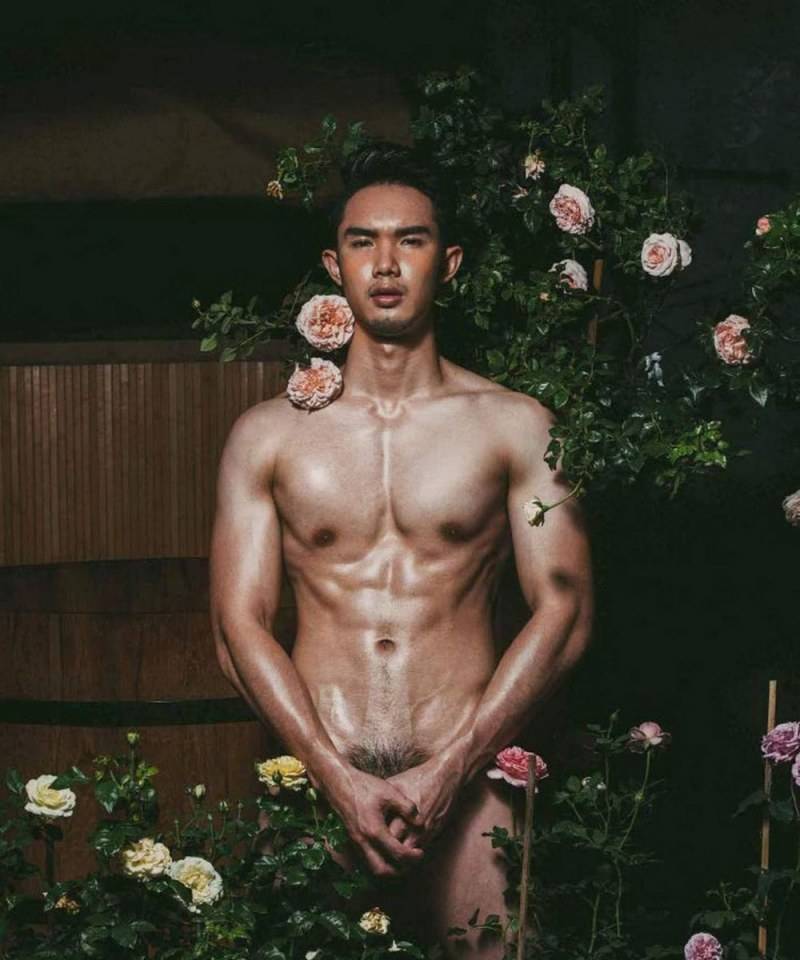 หนุ่มหล่อขึ้นปก 212