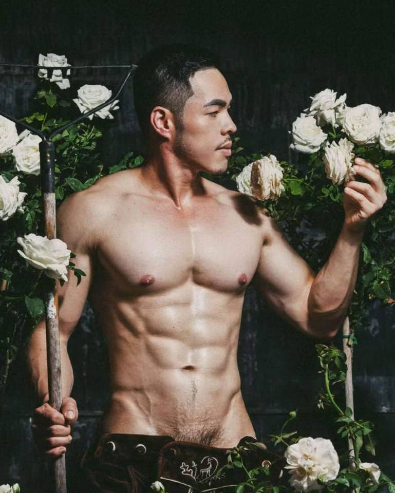 หนุ่มหล่อขึ้นปก 212