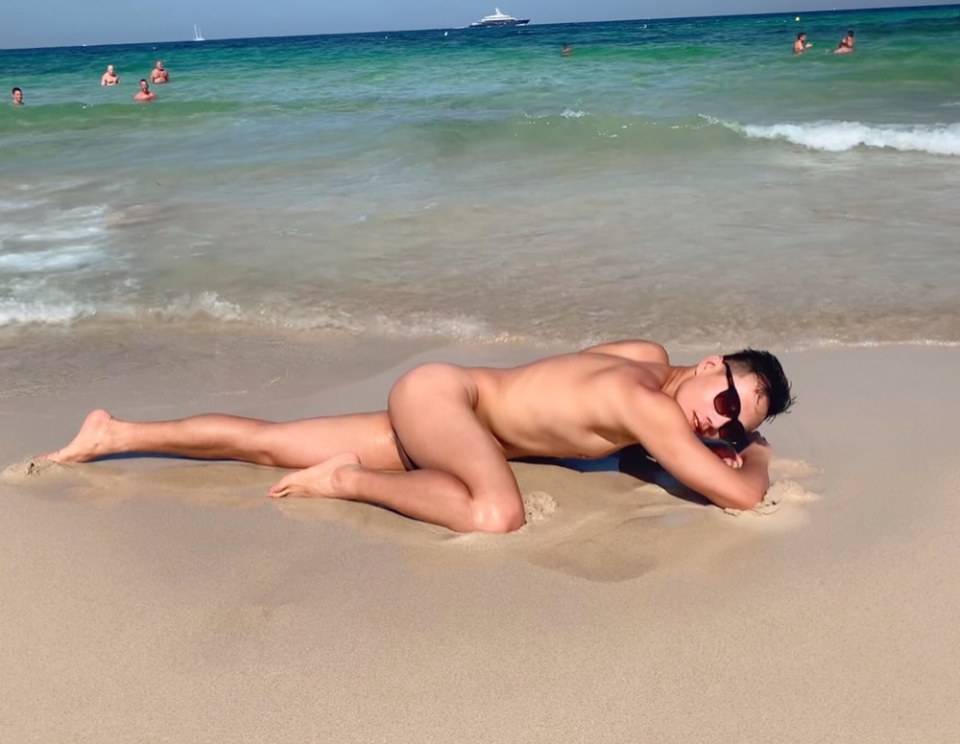 Sexy nudity gay guys 75
