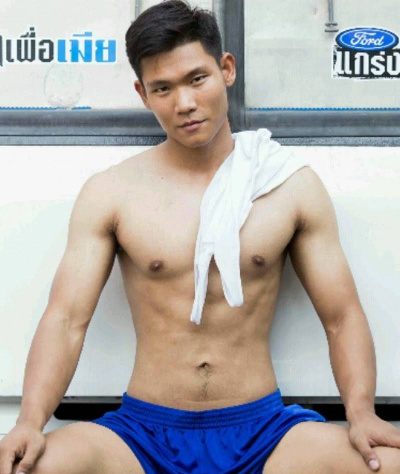 หนุ่มหล่อขึ้นปก 321