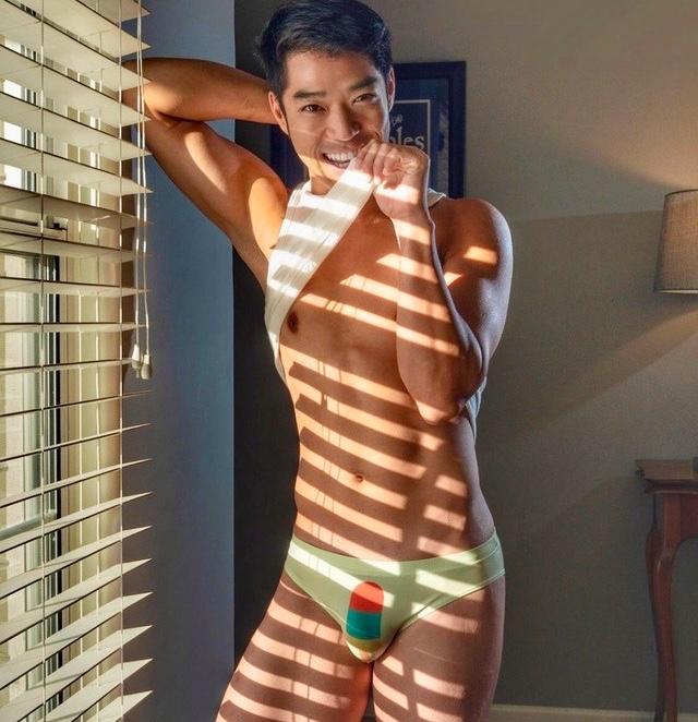 Sexy nudity gay guys 84