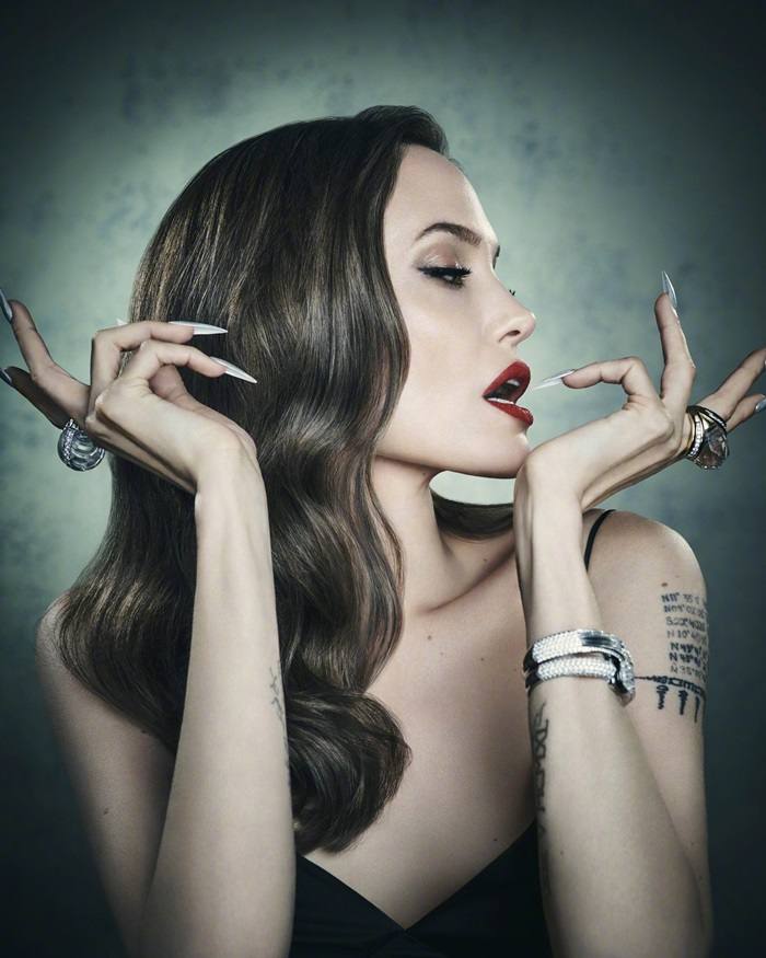 Angelina Jolie & Elle Fanning @ Televitos Magazine October 2019
