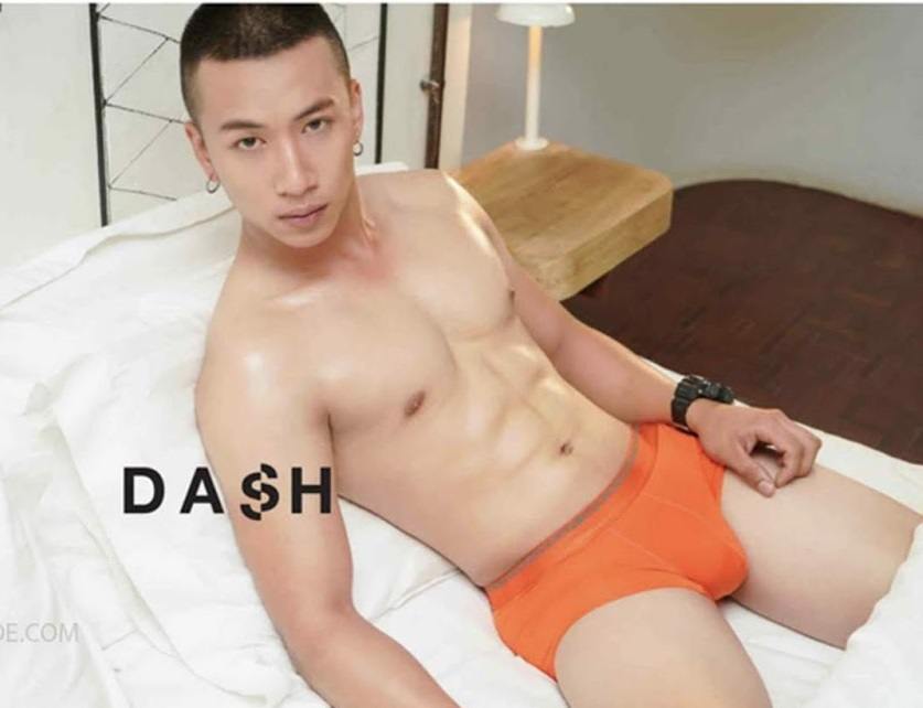 หนุ่มหล่อขึ้นปก 426