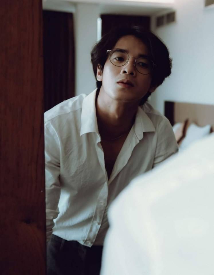 หนุ่มหล่อขึ้นปก 480