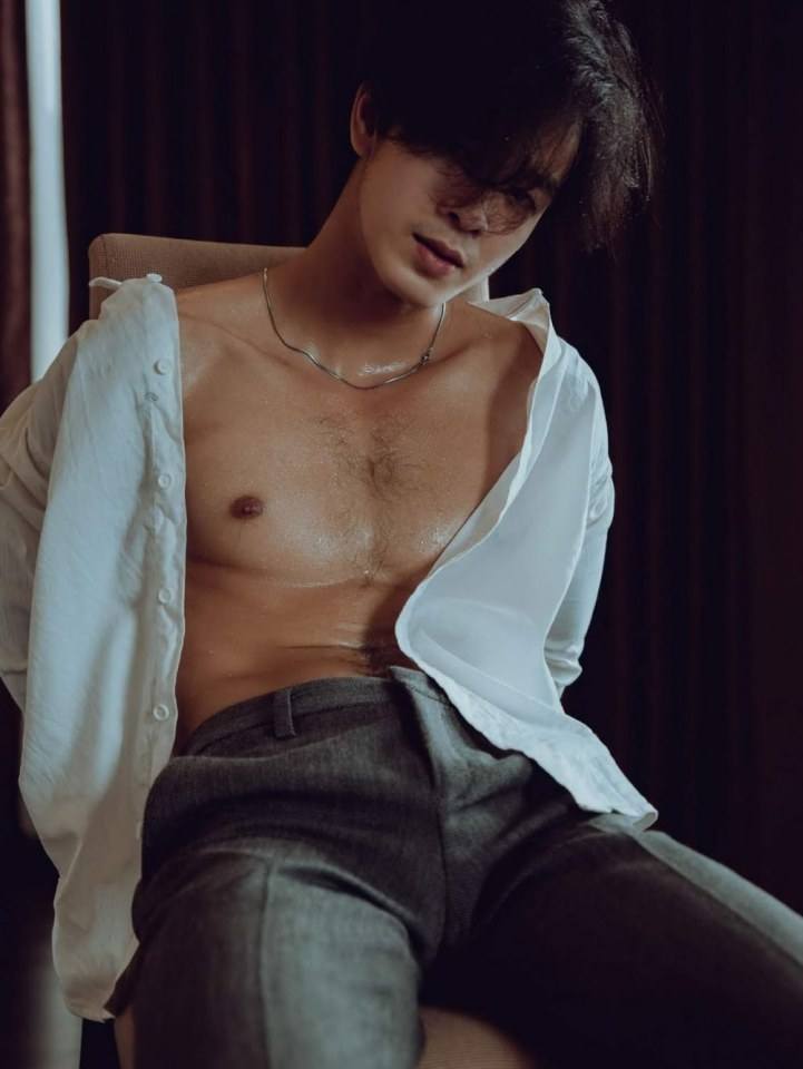 หนุ่มหล่อขึ้นปก 480