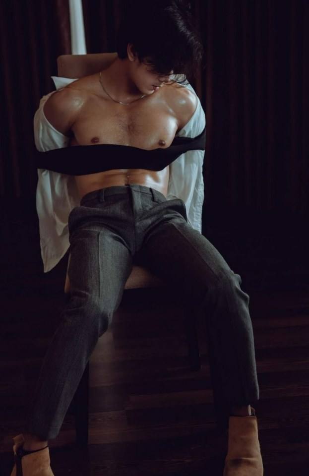 หนุ่มหล่อขึ้นปก 480