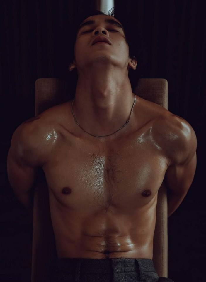 หนุ่มหล่อขึ้นปก 480