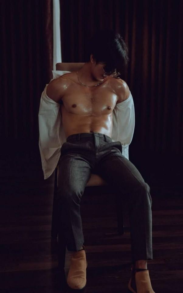 หนุ่มหล่อขึ้นปก 480