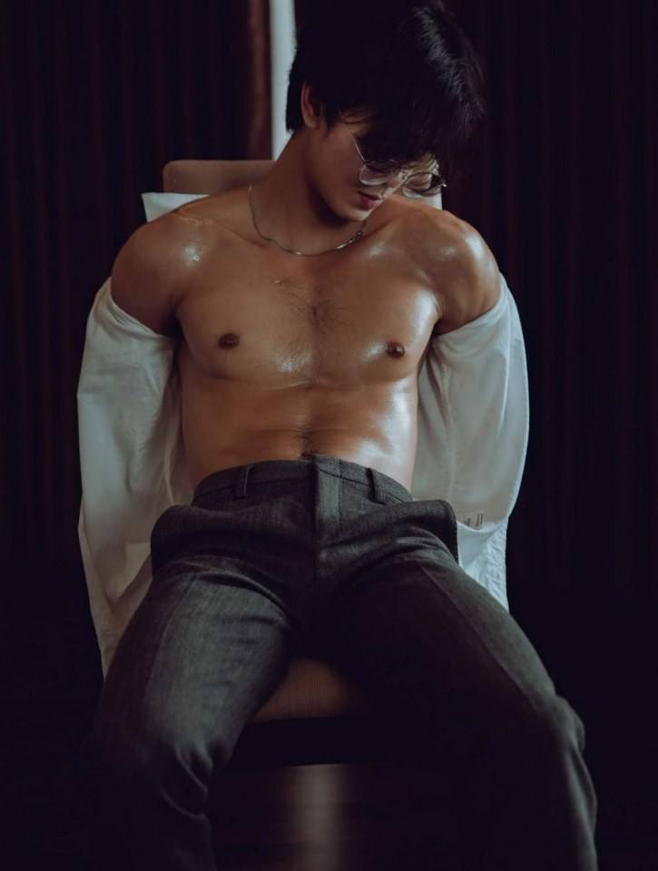 หนุ่มหล่อขึ้นปก 480