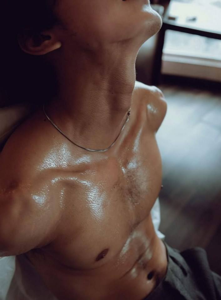 หนุ่มหล่อขึ้นปก 480