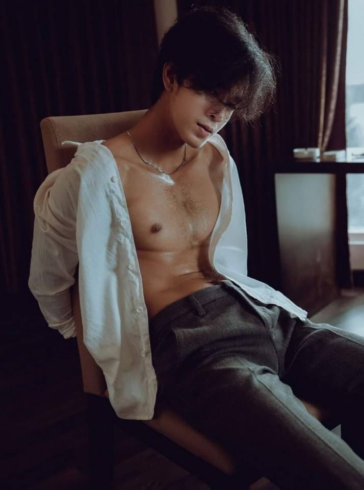 หนุ่มหล่อขึ้นปก 480